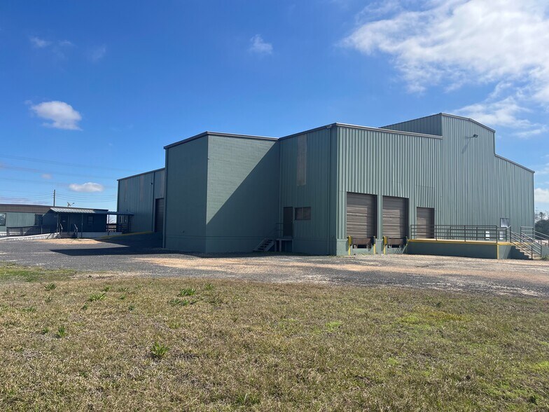 11604 Strang Rd, La Porte, TX à louer - Photo du bâtiment - Image 1 de 4