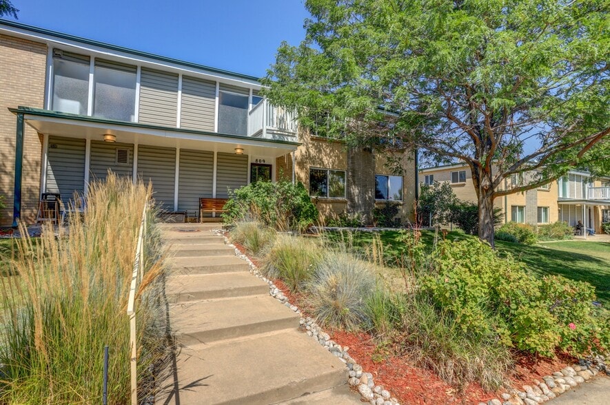 809-825 Oak St, Lakewood, CO for sale - Building Photo - Image 2 of 17