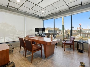 5233 49 Ave, Red Deer, AB à louer Photo intérieure- Image 2 de 5