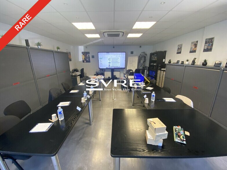 Flex in Aix-en-Provence for lease - Interior Photo - Image 3 of 10