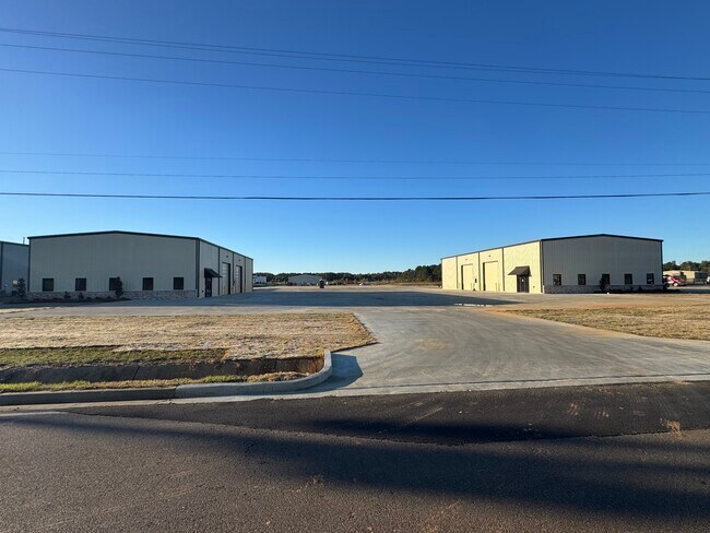 Plus de détails pour 107 Aerosmith Dr, Richland, MS - Local d'activités à louer