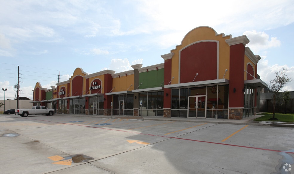 8245 N Mills Rd, Houston, TX for lease - Building Photo - Image 3 of 11