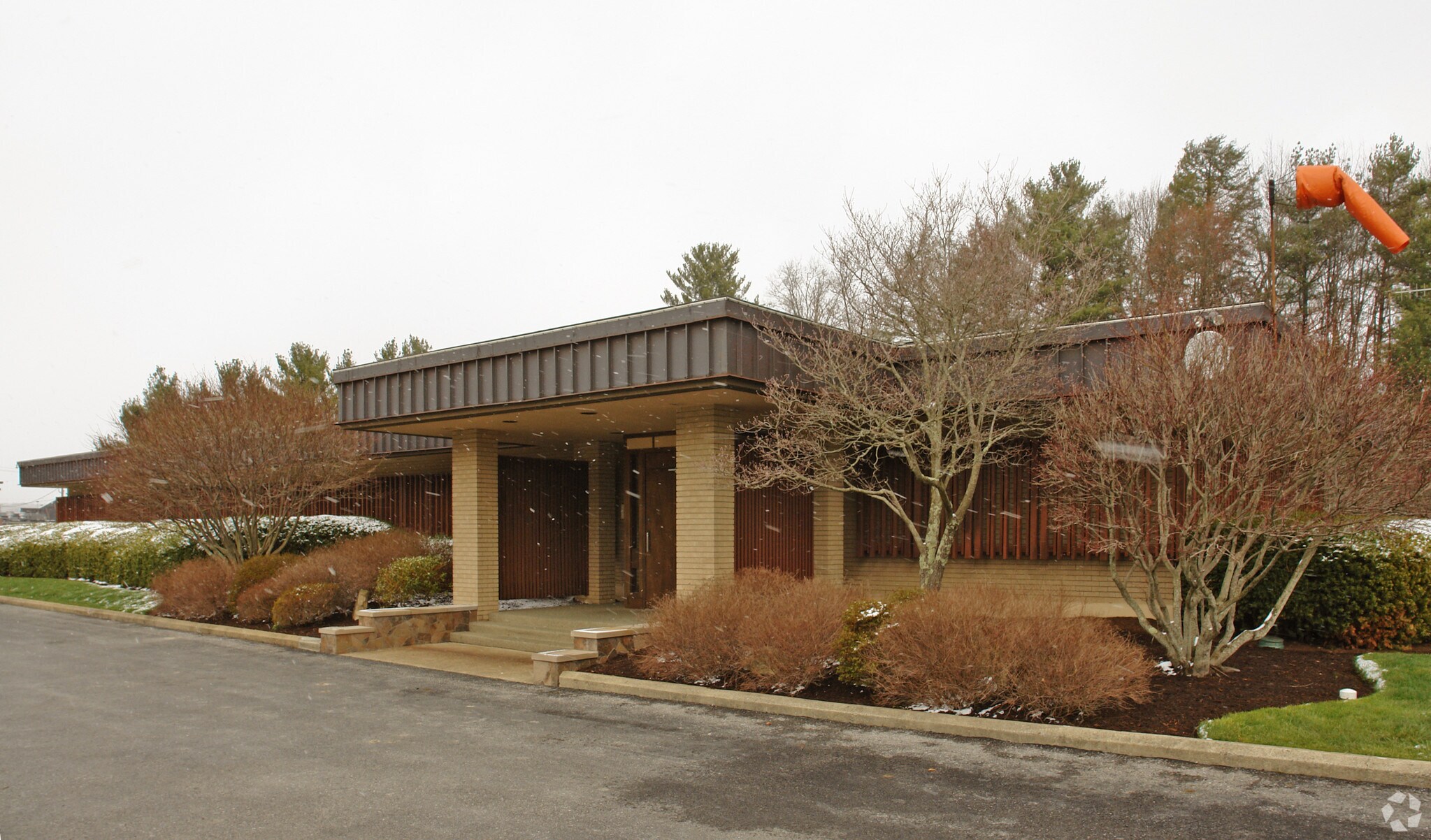 818 N Eisenhower Dr, Beckley, WV for sale Primary Photo- Image 1 of 1