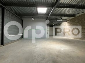 Office in Vert-Saint-Denis for lease Interior Photo- Image 2 of 12
