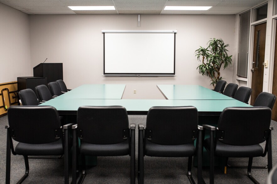 809 W Detweiller Dr, Peoria, IL à louer - Photo intérieure - Image 2 de 5