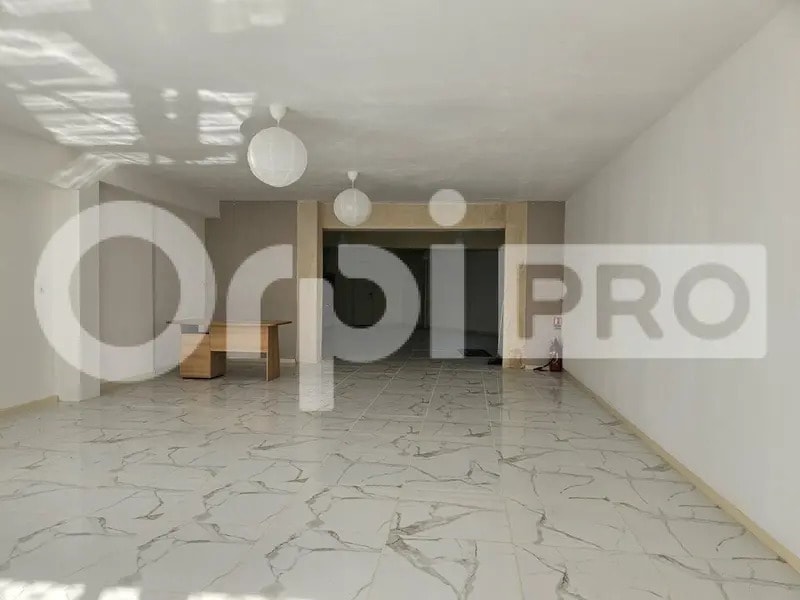 Retail in Le Bouscat for lease Interior Photo- Image 1 of 5