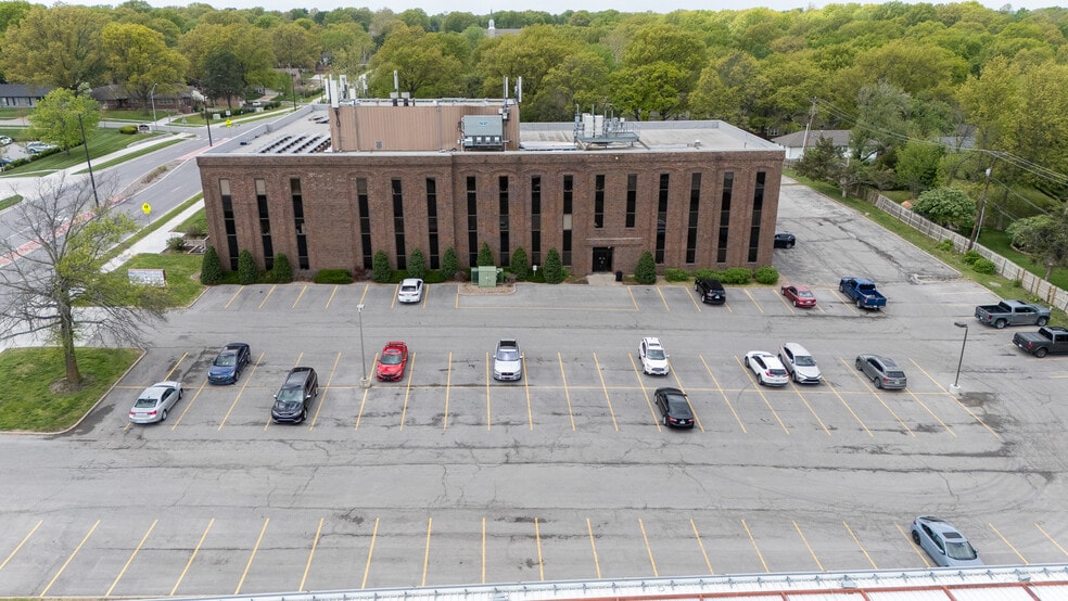400 E Red Bridge Rd, Kansas City, MO for sale - Building Photo - Image 3 of 23
