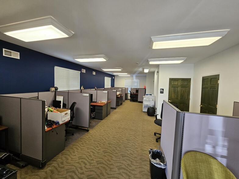 4 Walter Foran Blvd, Flemington, NJ for sale - Building Photo - Image 3 of 19