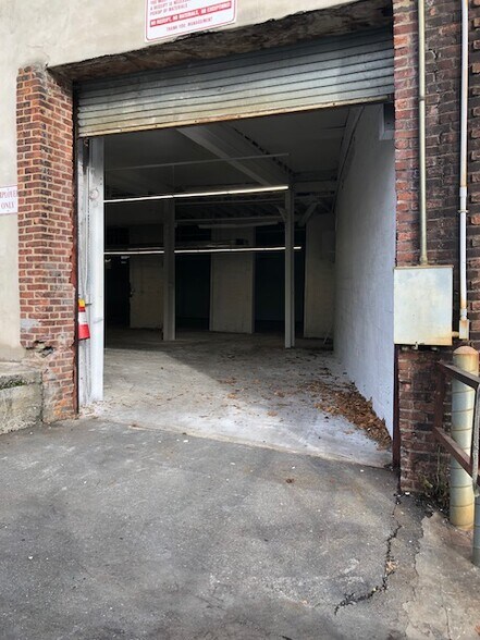 1 Martin Pl, Port Chester, NY à louer - Photo du bâtiment - Image 3 de 24