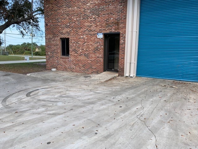 2901 Industrial Avenue 2, Fort Pierce, FL à louer - Photo du bâtiment - Image 2 de 4