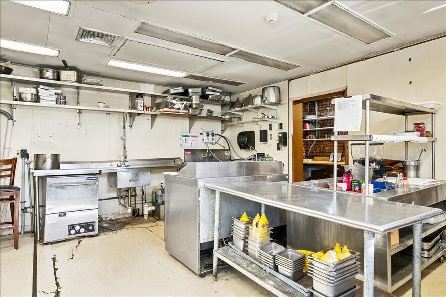 31 Decatur St, Columbia, NJ for sale - Interior Photo - Image 3 of 35