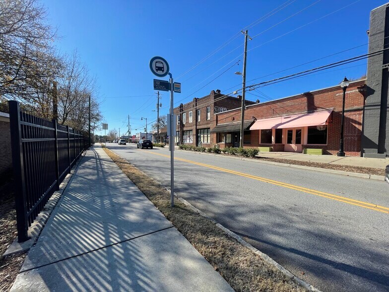 5388-5392 Peachtree Rd, Chamblee, GA à louer - Photo du bâtiment - Image 3 de 9
