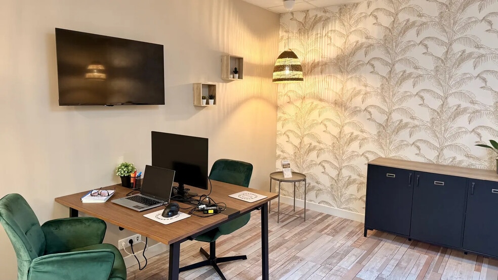 300 Avenue Des Mattes, La Ciotat for lease - Interior Photo - Image 3 of 8