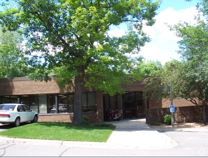 6109 Blue Circle Dr, Minnetonka, MN for lease - Building Photo - Image 2 of 5