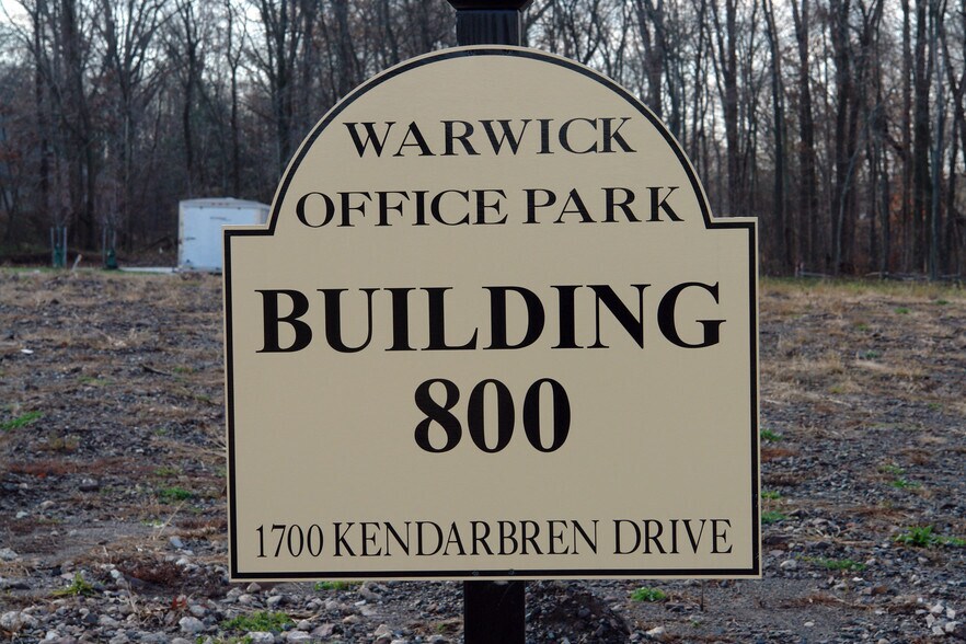 1700 Kendarbren Dr, Jamison, PA à louer - Photo du bâtiment - Image 1 de 28