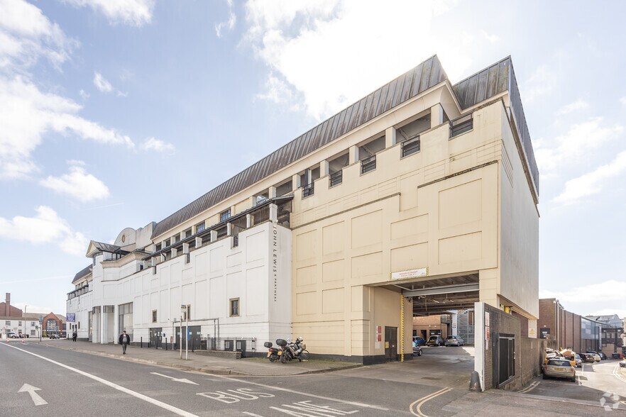 123 High St, Cheltenham à louer - Photo du bâtiment - Image 2 de 4