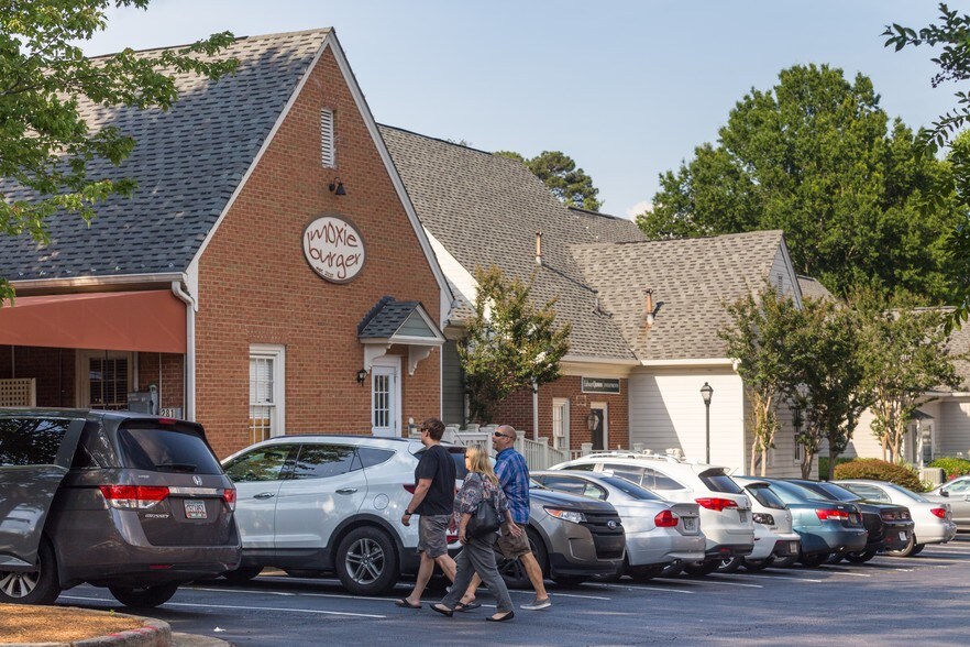 255 Village Pky NE, Marietta, GA à louer - Photo du bâtiment - Image 2 de 5
