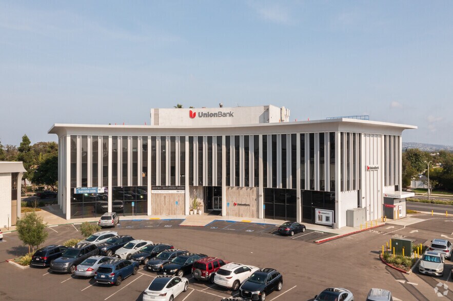 1501 Westcliff Dr, Newport Beach, CA à louer - Photo du bâtiment - Image 3 de 22