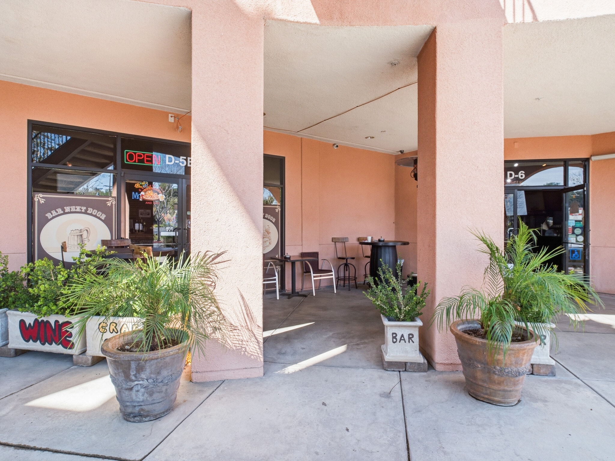 6591-6599 Collins Dr, Moorpark, CA à louer Photo intérieure- Image 1 de 13