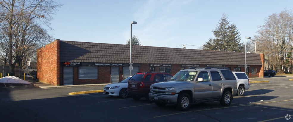 431-435 Osborn Ave, Riverhead, NY for lease - Primary Photo - Image 1 of 3