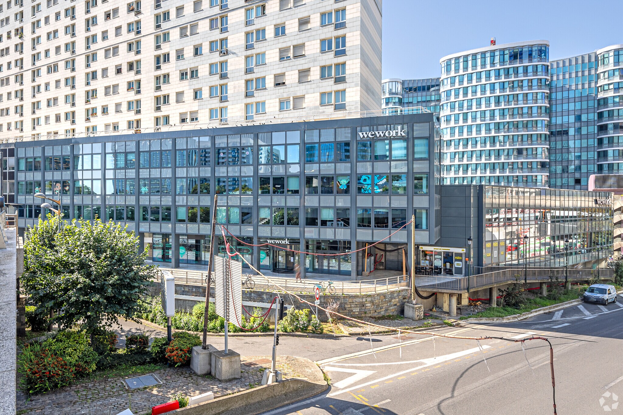 8-30 Terrasse Bellini, Puteaux for lease Primary Photo- Image 1 of 8