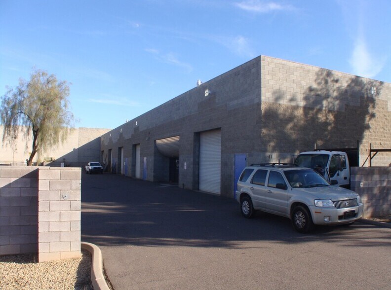 511 N 54th St, Chandler, AZ à louer - Photo du bâtiment - Image 3 de 3