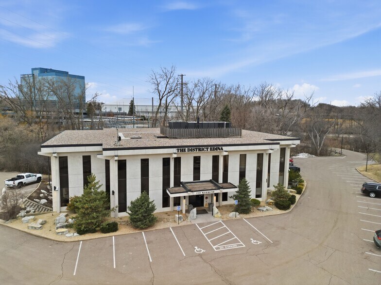 7777 Washington Ave S, Minneapolis, MN à vendre - Photo du bâtiment - Image 3 de 37
