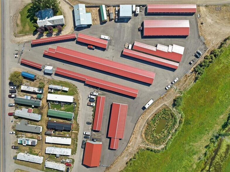 Plum Storage &  Mobile Home Park portefeuille de 2 propriétés à vendre sur LoopNet.ca - Aérien - Image 3 de 17