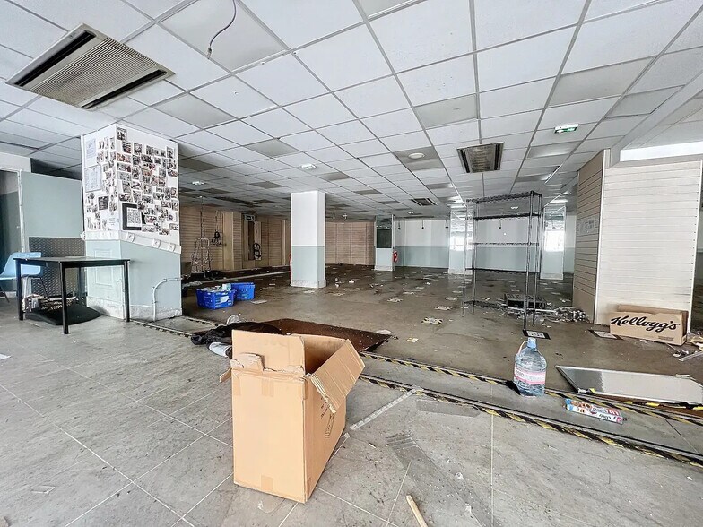 Retail in Paris for lease - Building Photo - Image 3 of 35