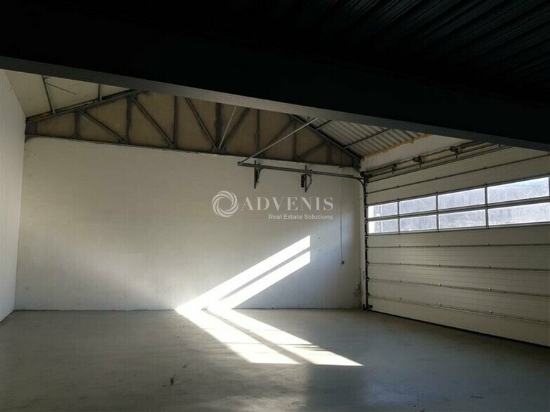 Flex in Maxéville for lease - Interior Photo - Image 2 of 9