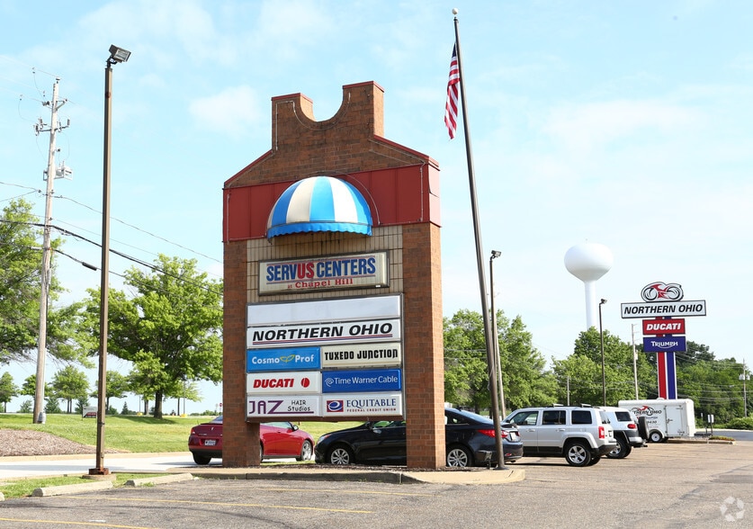 1889-1955 Brittain Rd, Akron, OH à louer - Photo du bâtiment - Image 2 de 4