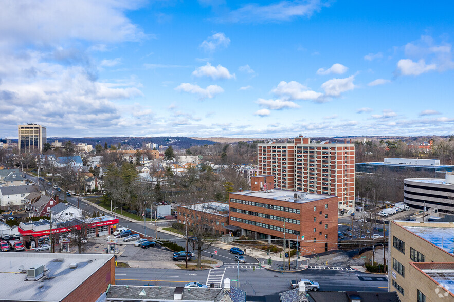 180 S Broadway, White Plains, NY for lease - Neighborhood Photo - Image 2 of 8