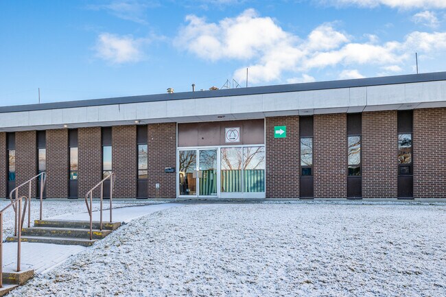 Plus de détails pour 1600 50e Av, Montréal, QC - Industriel à louer