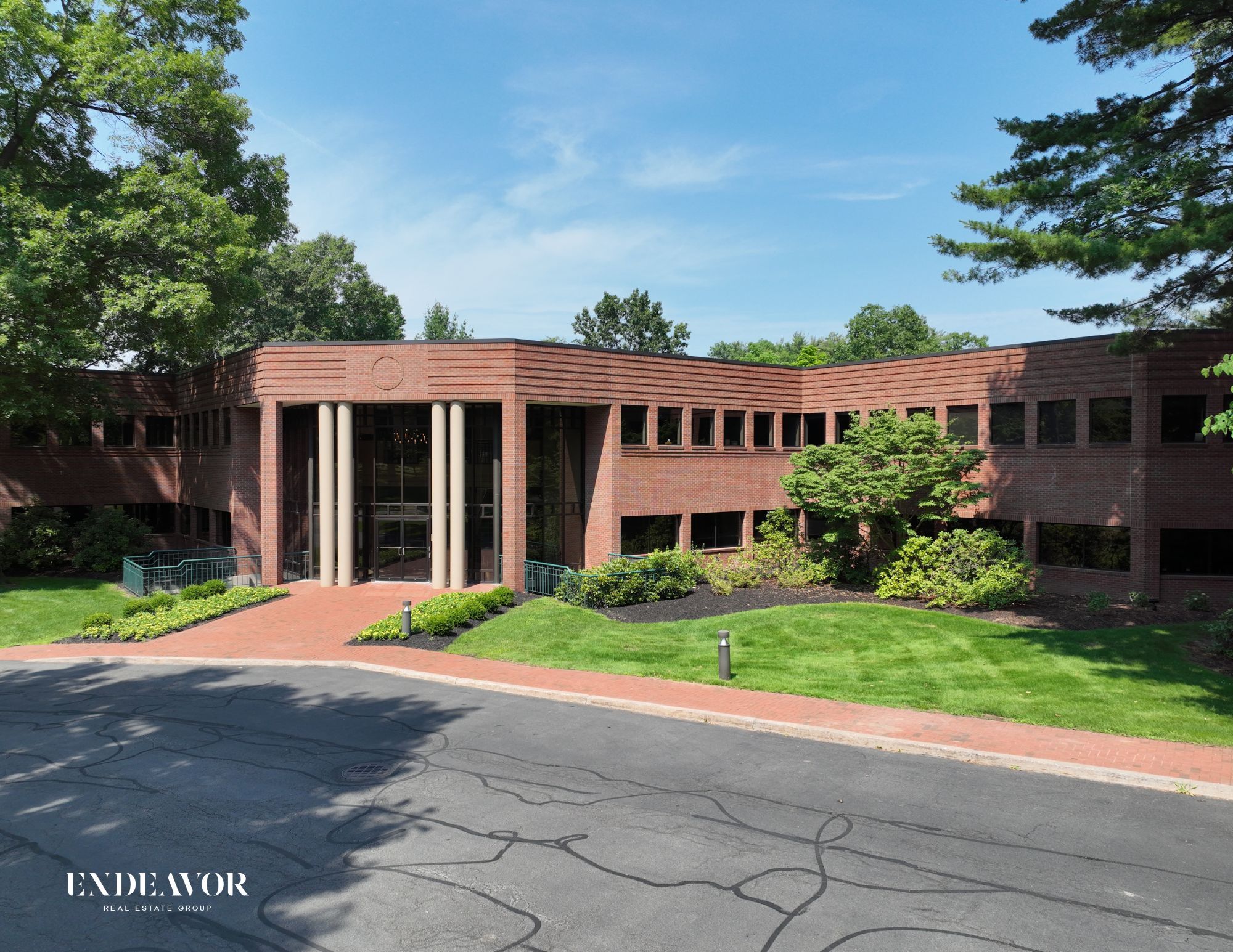 80 Linden Oaks Dr, Rochester, NY à louer Photo du bâtiment- Image 1 de 3