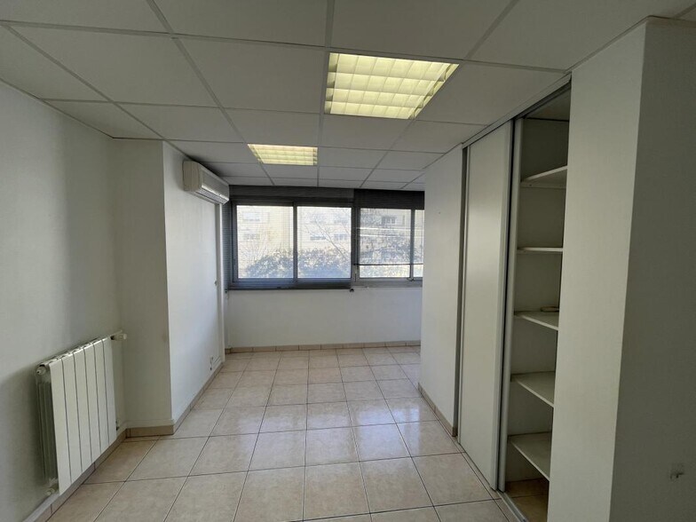 Bureau dans Toulon à vendre - Photo du bâtiment - Image 3 de 6