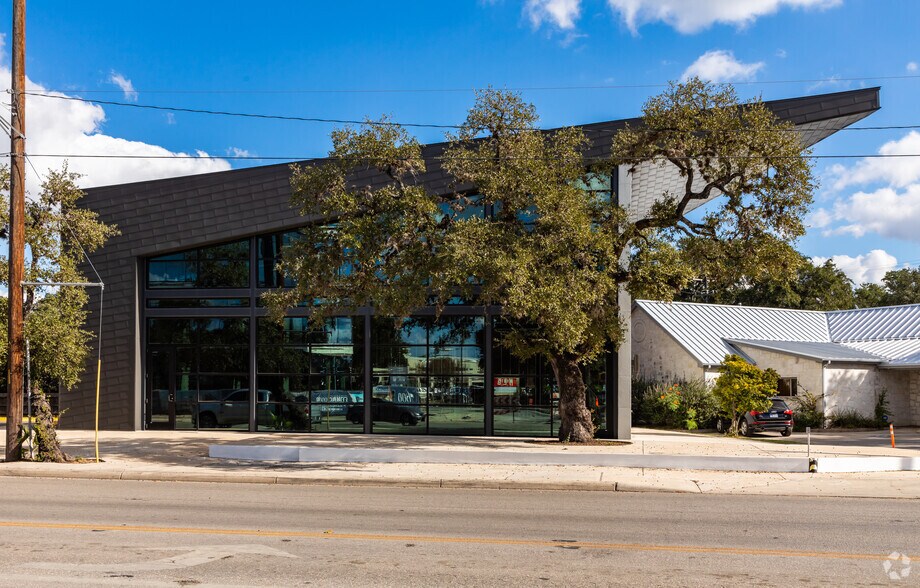 1206 Nacogdoches Rd, San Antonio, TX à louer - Photo du bâtiment - Image 3 de 8
