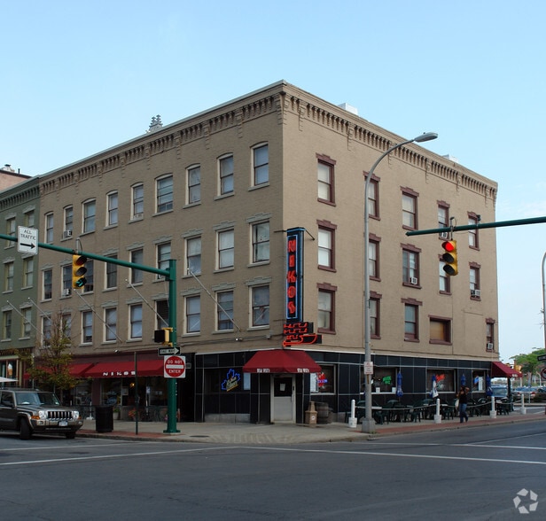 135 E Water St, Syracuse, NY for lease - Primary Photo - Image 1 of 2