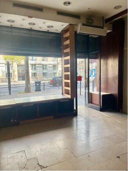 Retail in Paris for sale - Interior Photo - Image 2 of 4