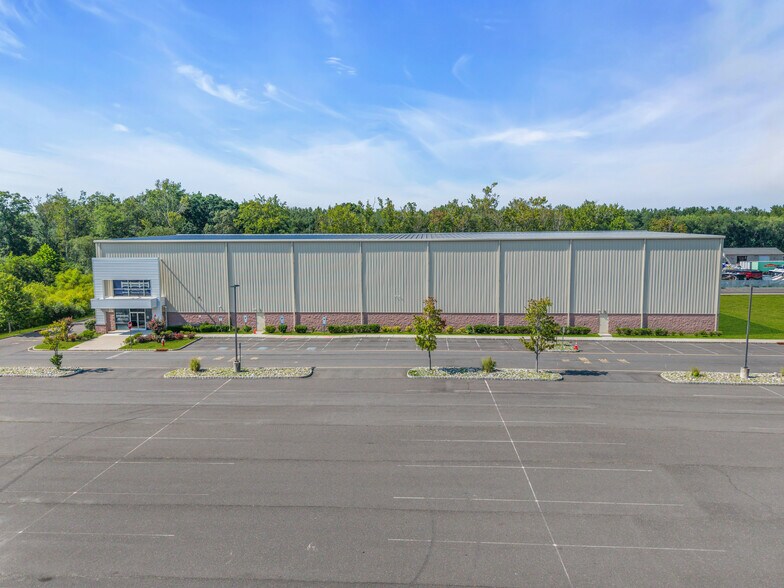 269 Squankum Rd, Farmingdale, NJ à vendre - Photo principale - Image 1 de 4