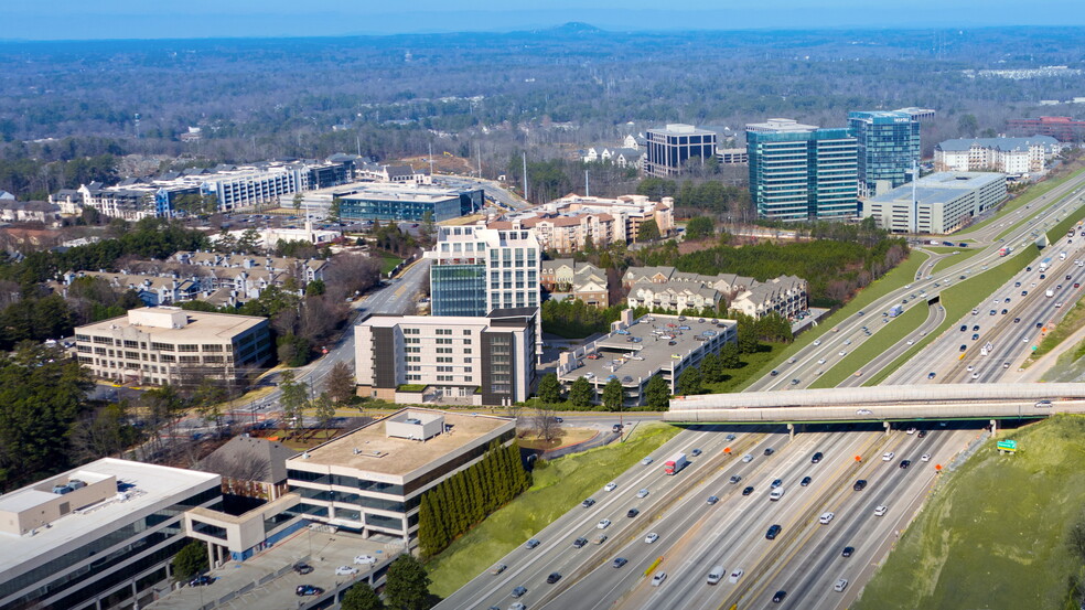 6405 Barfield Rd, Atlanta, GA à louer - Photo du bâtiment - Image 2 de 6