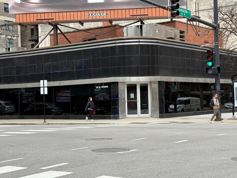 21-29 W Division St, Chicago, IL for lease - Building Photo - Image 2 of 2