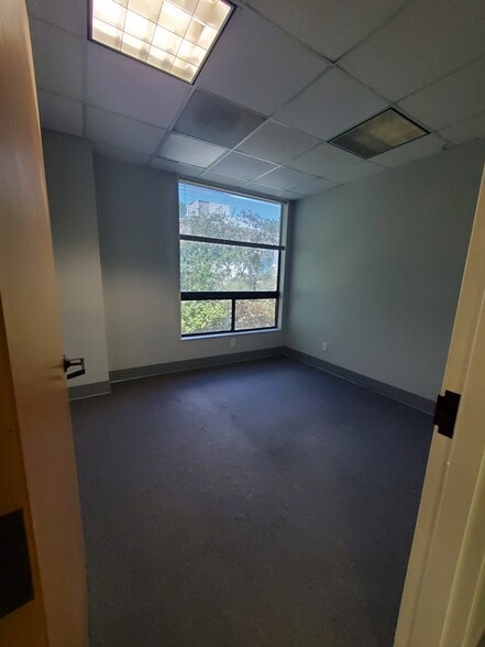 107 Conner Dr, Chapel Hill, NC for lease - Building Photo - Image 3 of 9