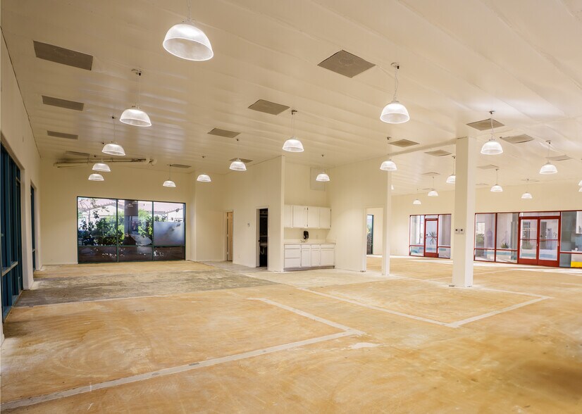 68828 Ramon Rd, Cathedral City, CA à louer - Photo du bâtiment - Image 3 de 10