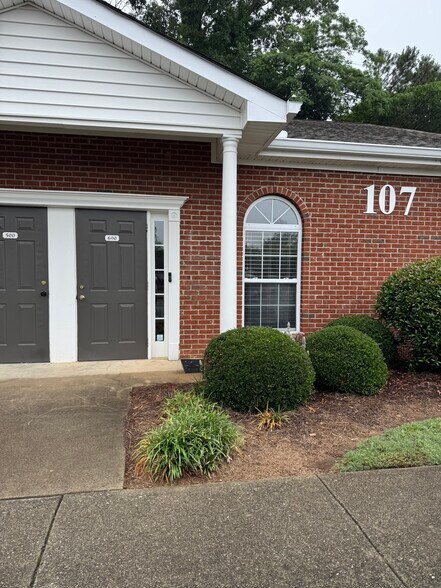 107 Colony Park Dr, Cumming, GA à louer - Photo du bâtiment - Image 1 de 7