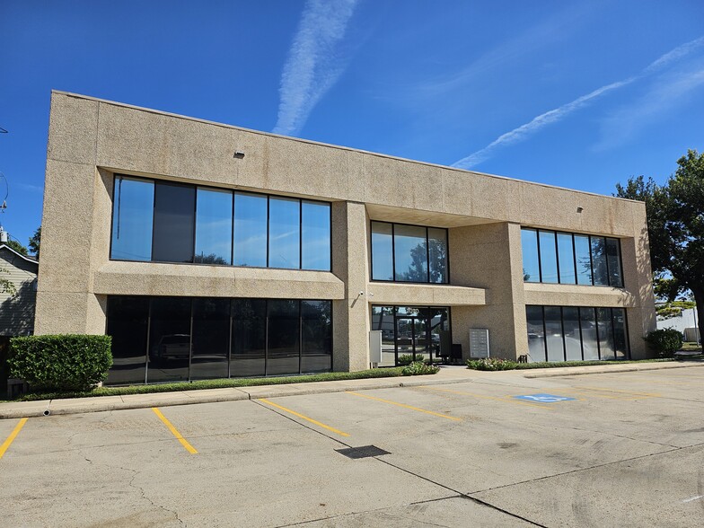 7070 W 43rd St, Houston, TX for lease - Building Photo - Image 1 of 9