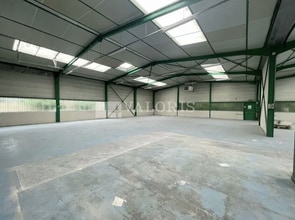 Flex in Saint-Genis-Laval for lease Interior Photo- Image 1 of 8