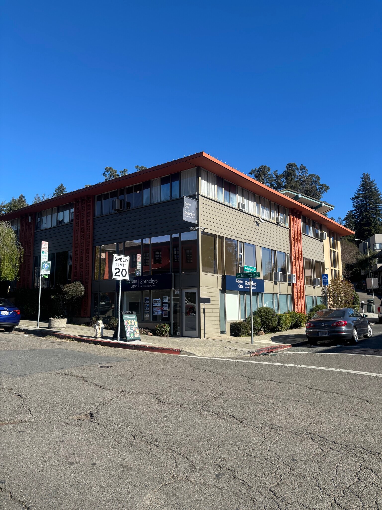 2070 Mountain Blvd, Oakland, CA for lease Primary Photo- Image 1 of 19