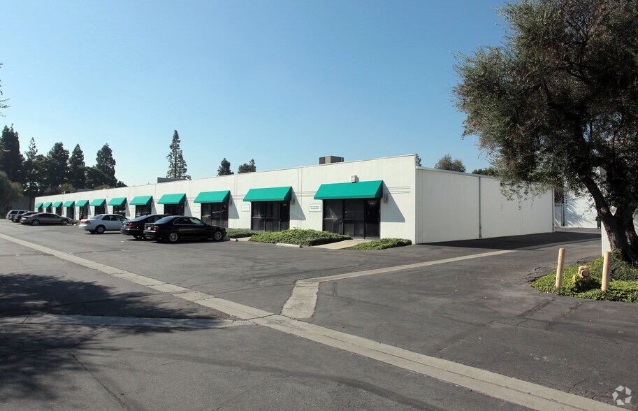 1129 E Dominguez St, Carson, CA à louer - Photo du bâtiment - Image 1 de 5