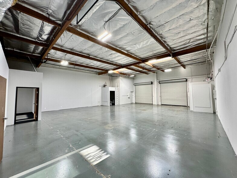 2223-2320 S Fairview St, Santa Ana, CA à louer - Photo du bâtiment - Image 3 de 4