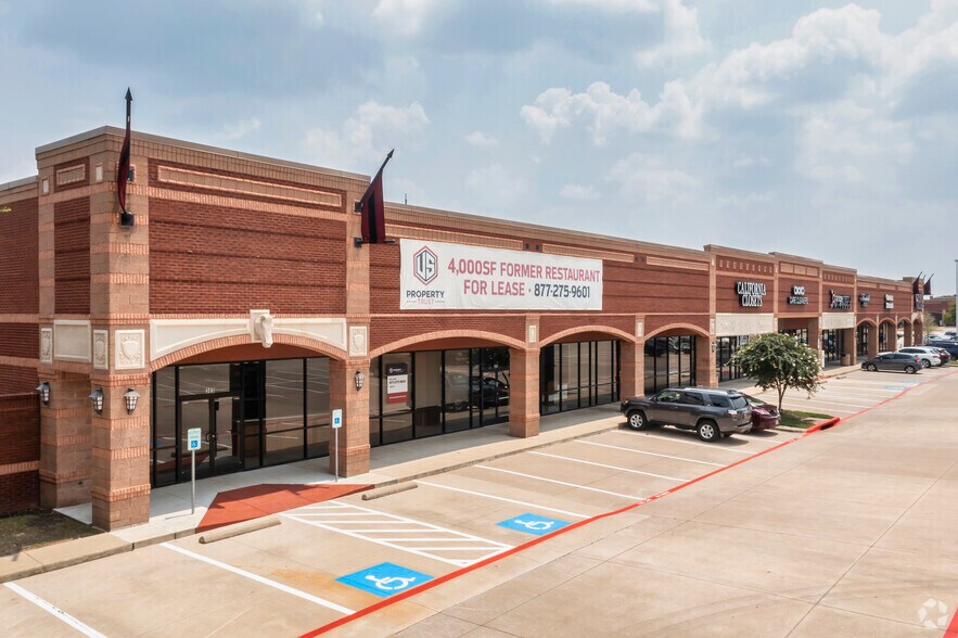 2100-2208 NE Dallas Pky, Plano, TX à louer - Photo du bâtiment - Image 2 de 14